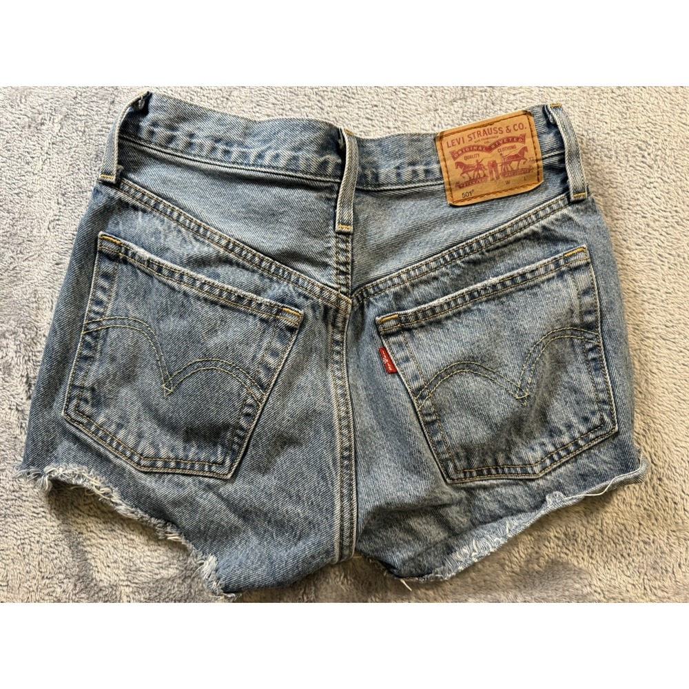 Levis 501 Original High Rise Cut Off Denim Shorts 24 Measures 26 Medium Wash - Picture 3 of 5